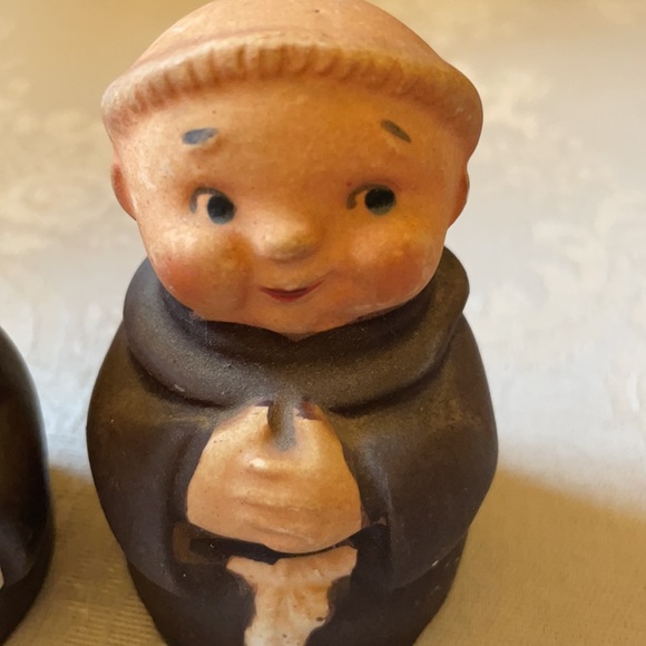 Vintage German Goebel Friar Tuck salt and pepper shakers from 1950s, EUC - Picture 4 of 10